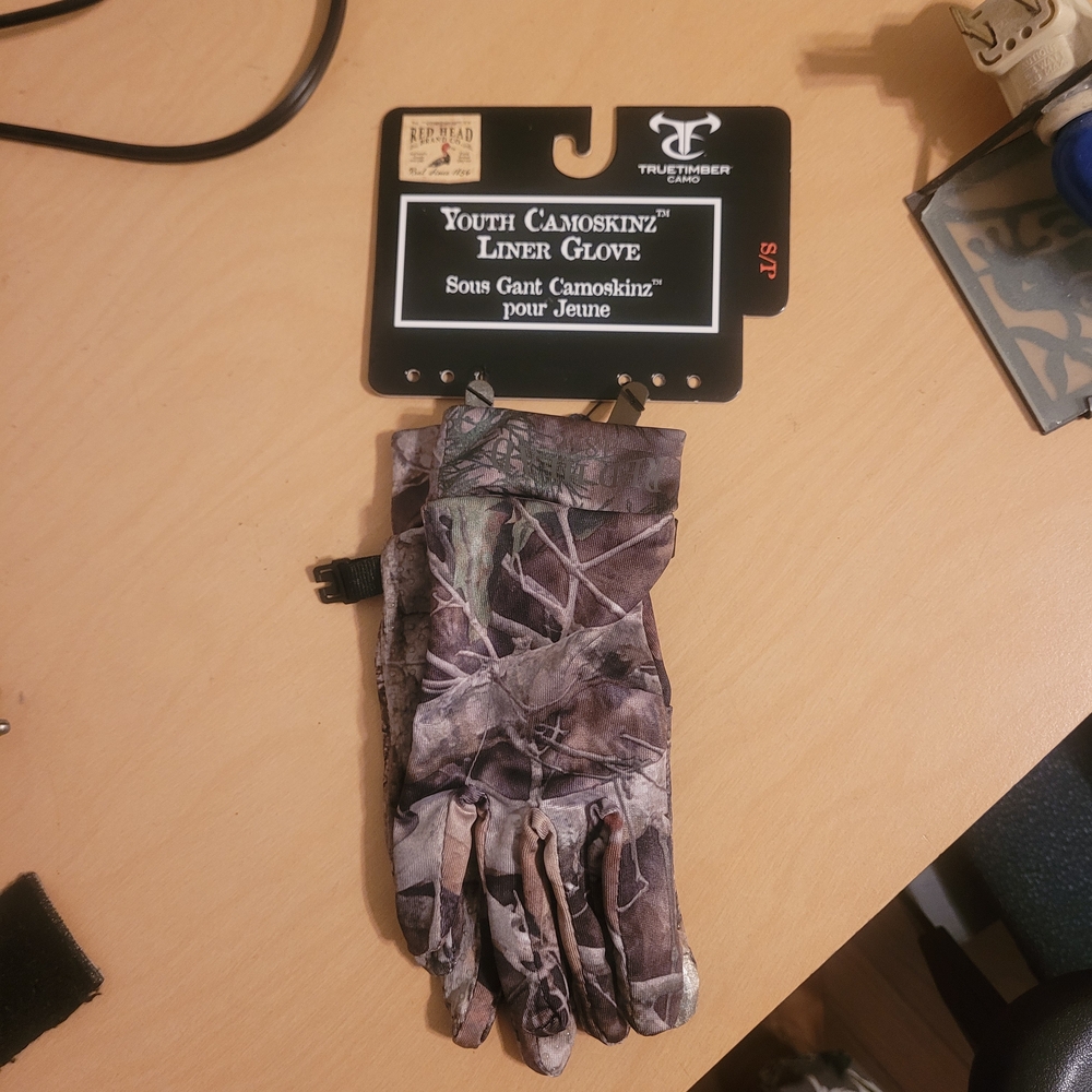 Bass Pro Shops Youth Camoskinz Liner Gloves - Camouflage